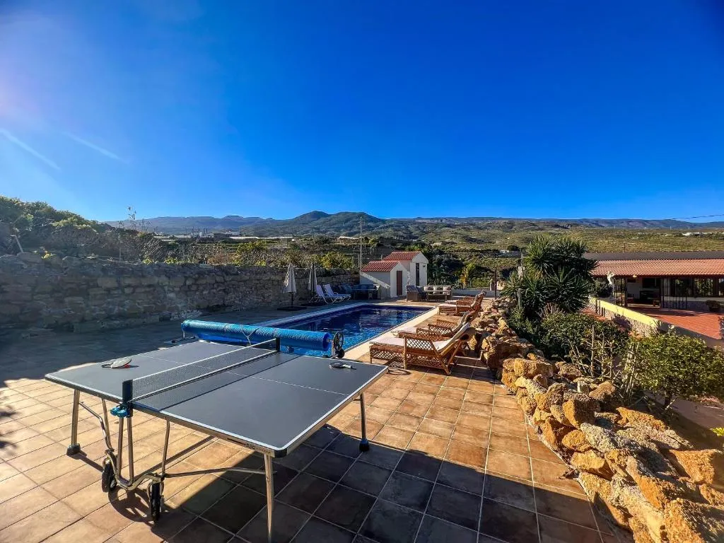 Imagen 5 de Exquisite rural house with garden, pool and sea views
