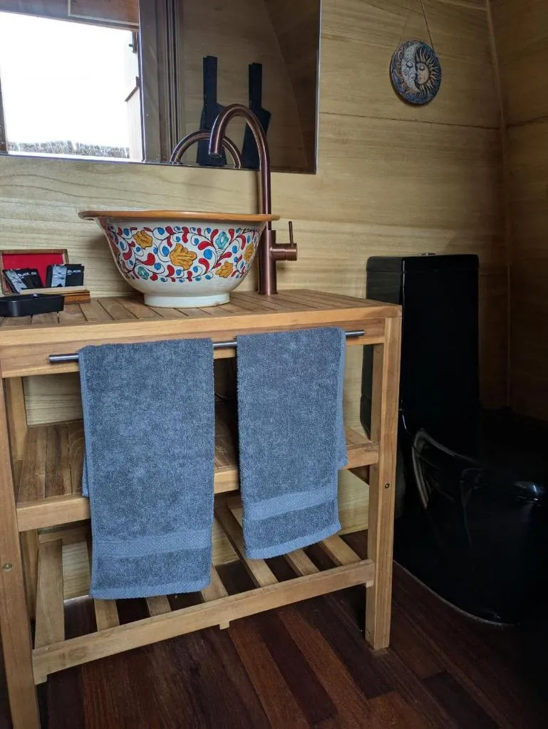 Imagen 1 de Glamping con cocina-baño individual en tu tienda