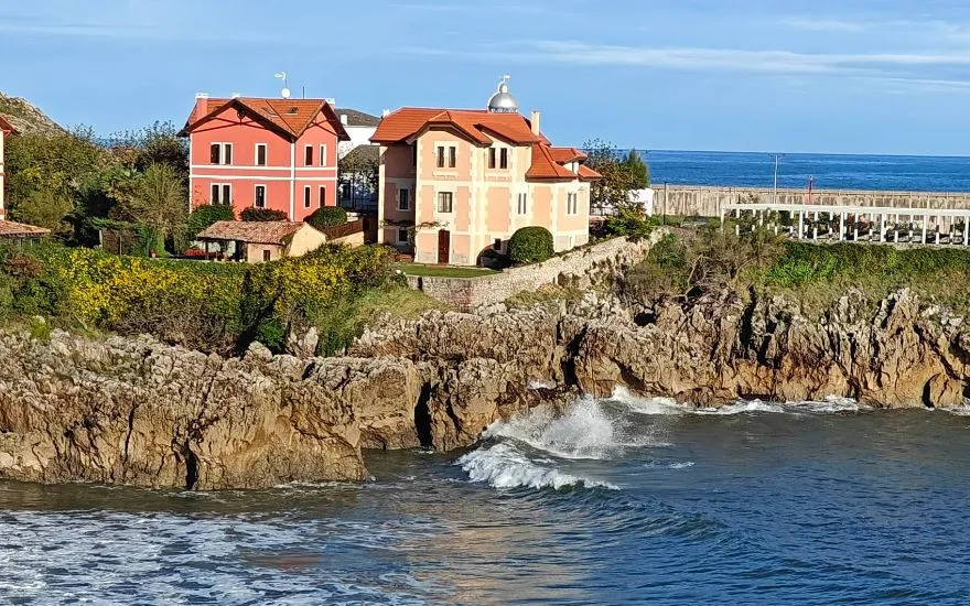 Viajar con perros a Llanes