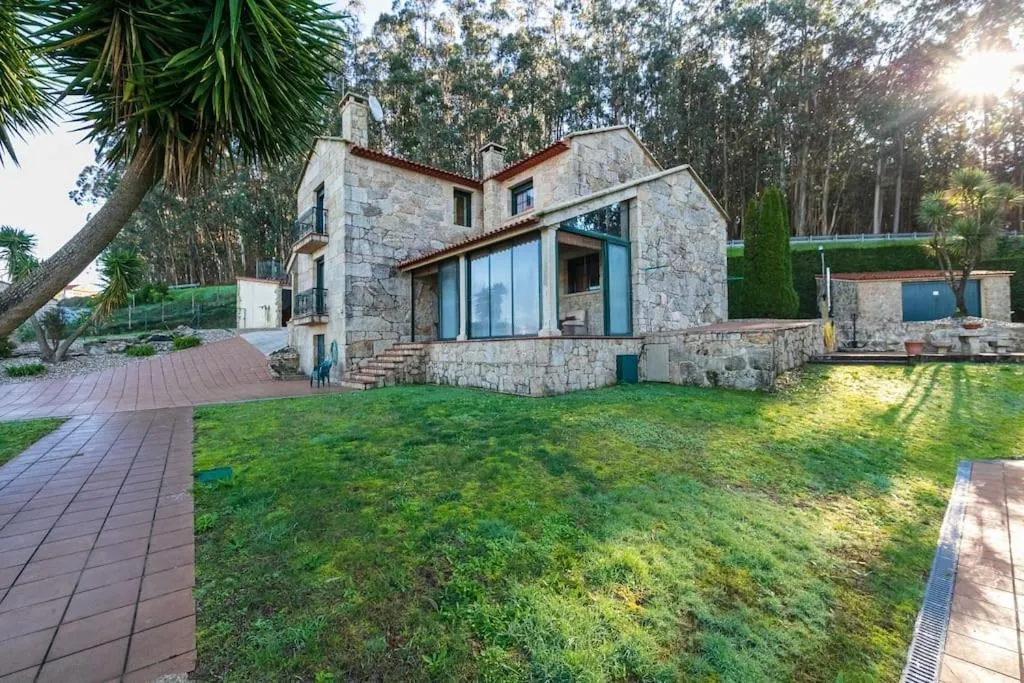 Imagen de Encantadora villa con piscina by CABANA Rentals