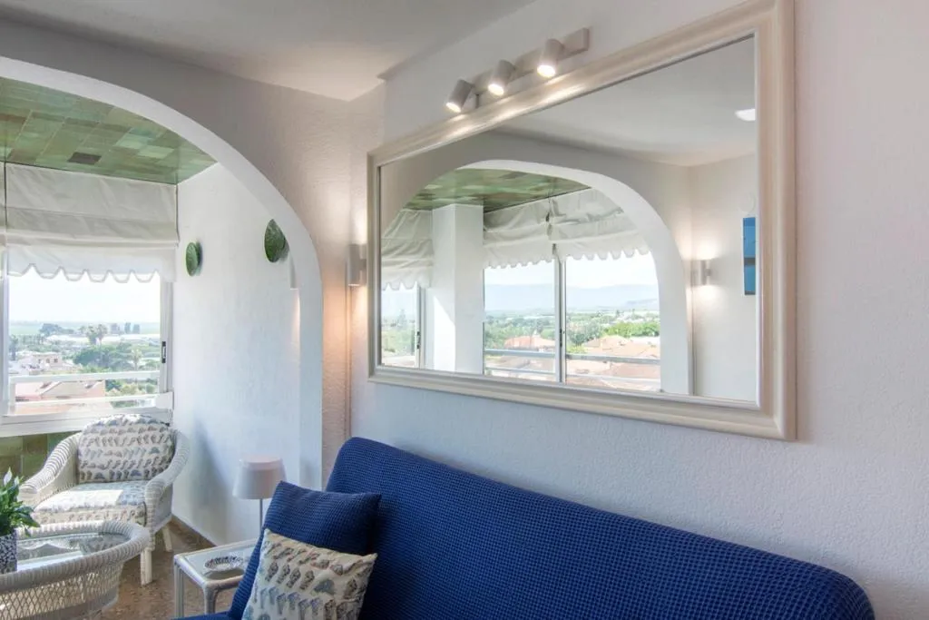 Imagen 8 de Bright Apartment Steps Away from the Beach