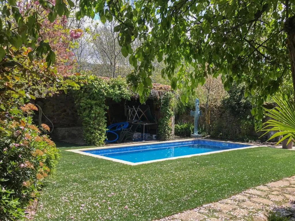 Imagen 2 de Charming Boutique Country House: La Casa Vieja (Sotosalbos)