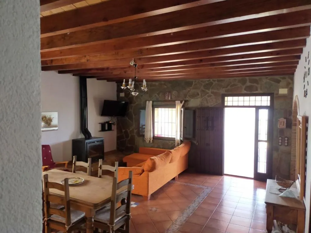 Imagen 2 de Spacious villa with large private pool and incredible views