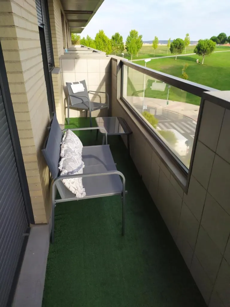 Imagen 2 de Apartamento Italia terraza y vistas a 5 minutos del centro en coche ideal para mascotas