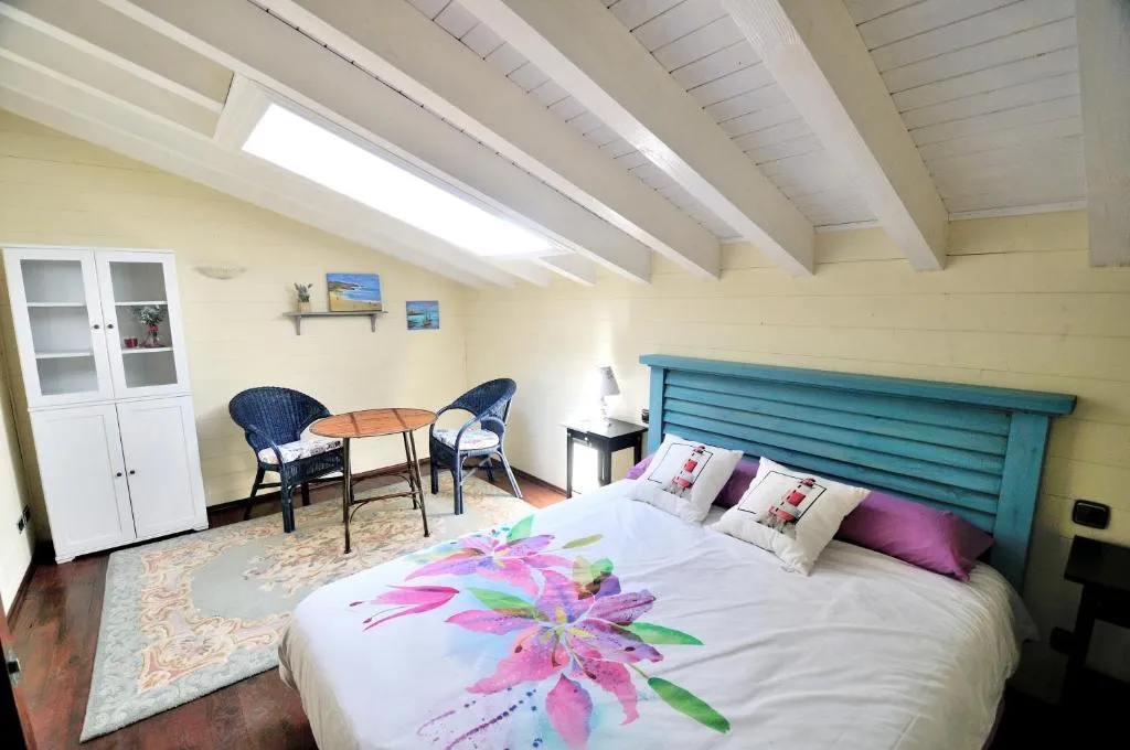 Imagen 6 de Charming house in Albuerne with fenced garden