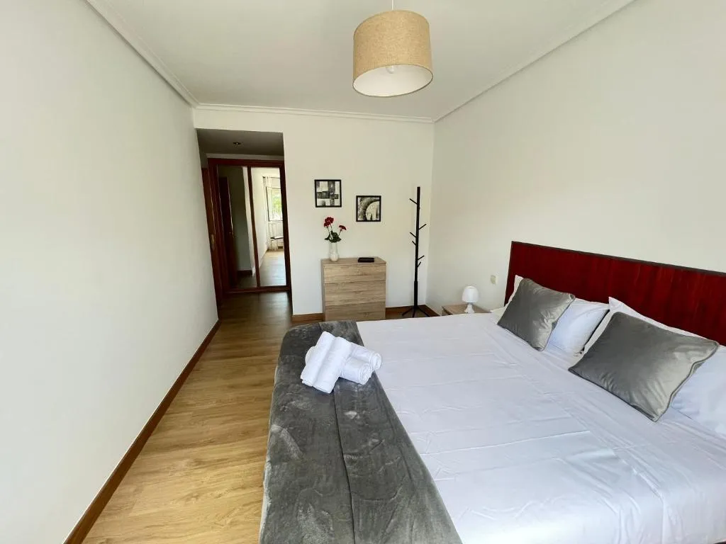 Imagen 8 de POOL AND CONFORT 3 habitaciones y garaje By apartamentos Logroño org