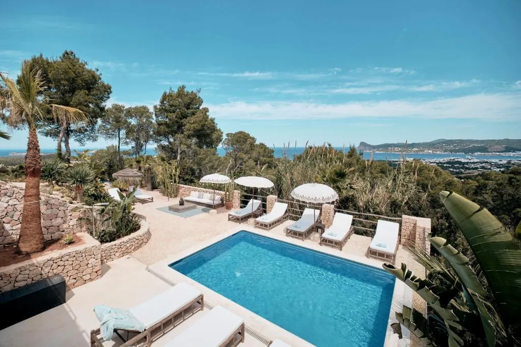 Imagen de Blue Hill House, King-of-Hill Villa with amazing scenery, sunset & sea view