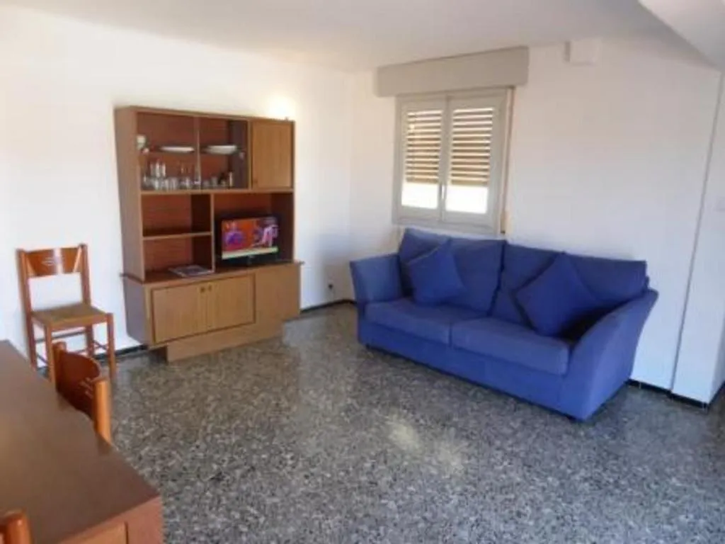 Imagen 3 de Ático con gran terraza, a 100m de la playa del Port de Llançà, con WIFI, TV y cocina renovada - ES-228-31