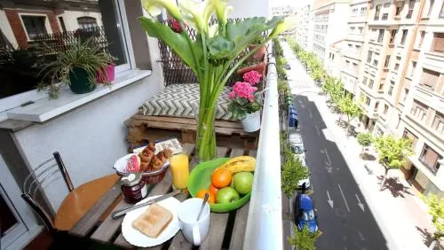 "El rincon del pintor"Enorme piso a junto a Laurel By Apartamentos Logroño org