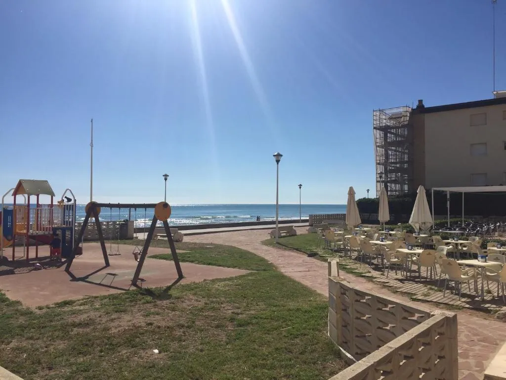 Imagen 4 de High-Floor Bright Apartment with Sea Views