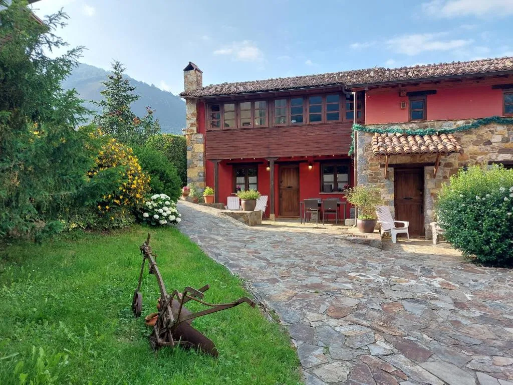 Imagen 3 de Casas rurales Valle de Bueida, jacuzzi en las casas el El Palacio y Viscárcel