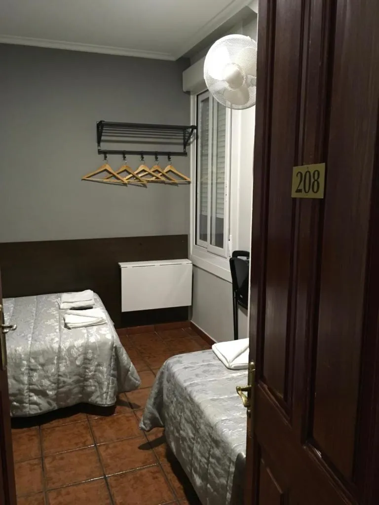 Imagen 7 de Pensión La Bilbaina - Albergue Logroño
