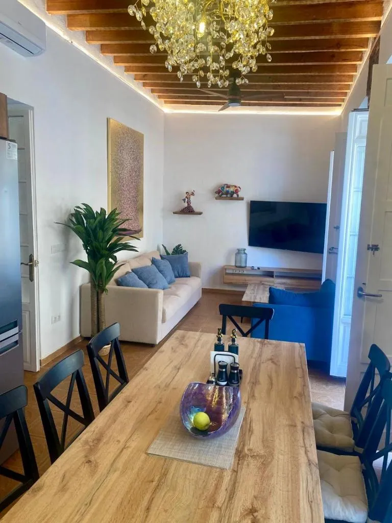 Imagen 6 de CASA NATY, Espacioso Renovado Apartamento en el Centro de Malaga