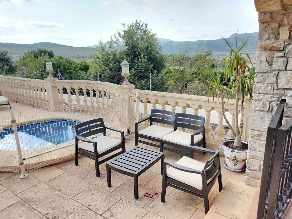 Imagen 1 de Spacious villa with large private pool and incredible views