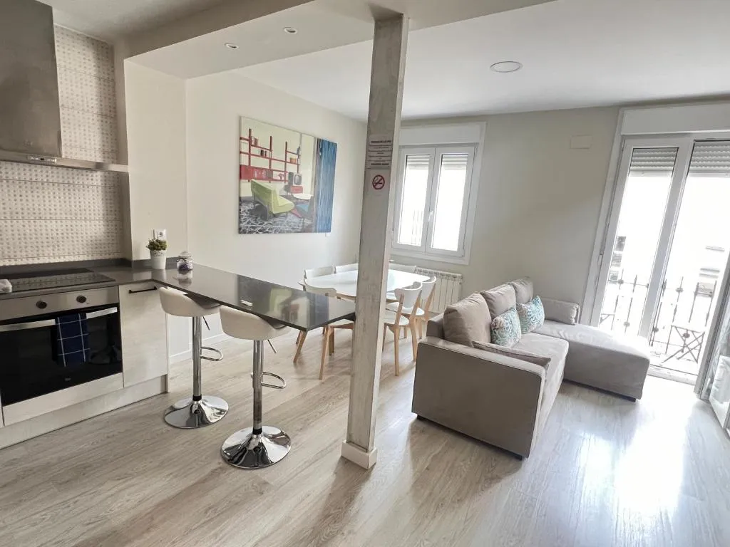 Imagen 1 de EL RINCON DE LA MERCED junto Laurel Aire acondicionado By Apartamentos Logroño org