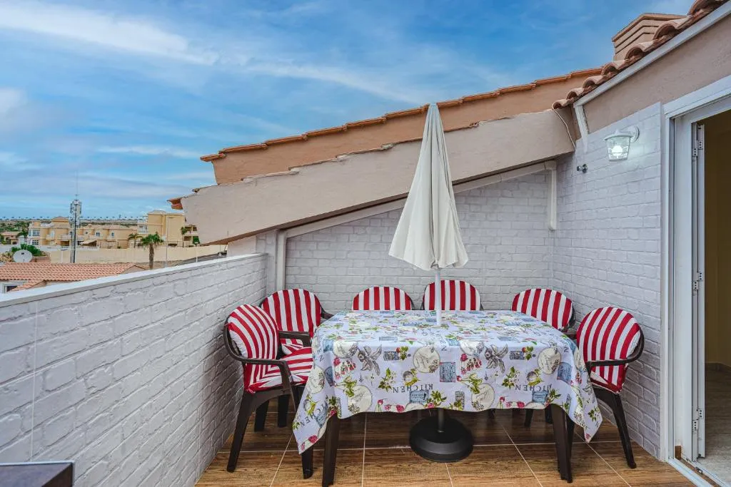 Imagen 3 de RED Large family apartment, three floors, 10 guests