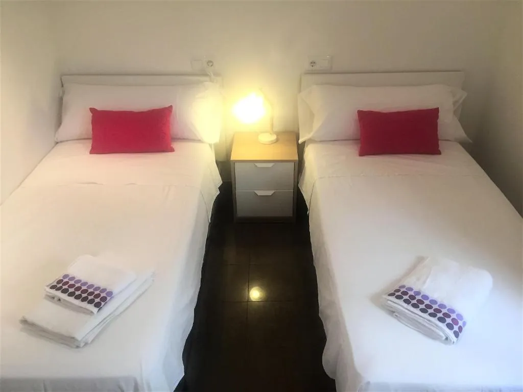 Imagen 8 de Renovated Apartment Steps Away from the Beach