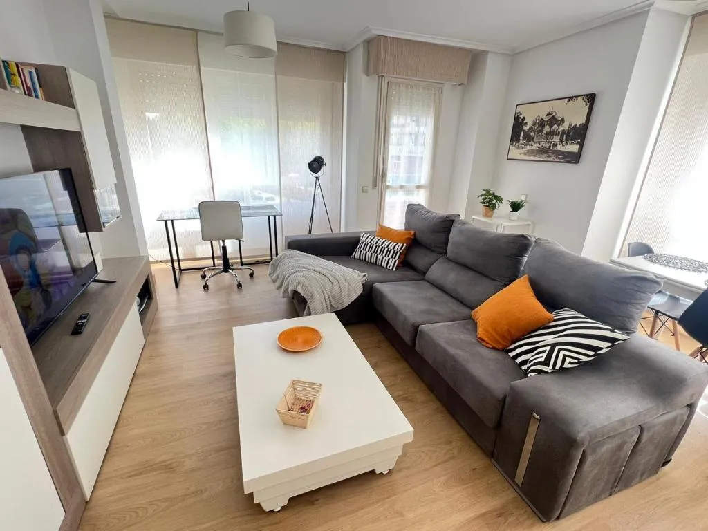 Imagen 1 de POOL AND CONFORT 3 habitaciones y garaje By apartamentos Logroño org